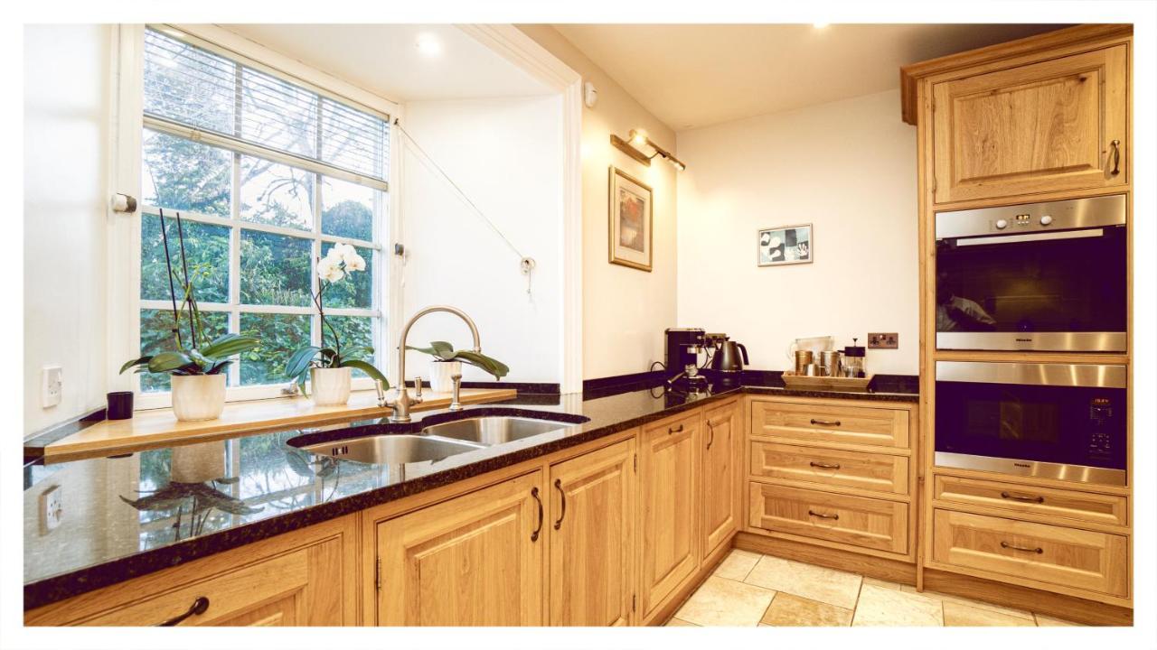 A Luxurious Masterpiece Steps From Stirling Villa Esterno foto